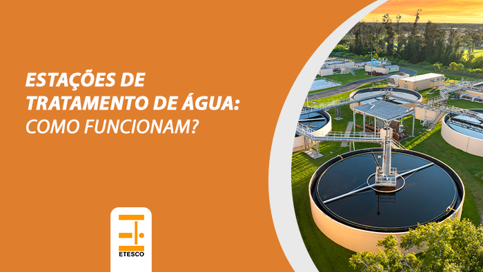 Vista aérea de estação de tratamento com tanques circulares, tubulações e áreas verdes ao redor.