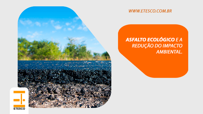 Asfalto ecológico e a redução do impacto ambiental 1 Close de camada de asfalto em destaque, com textura visível e paisagem ao fundo sob céu azul.